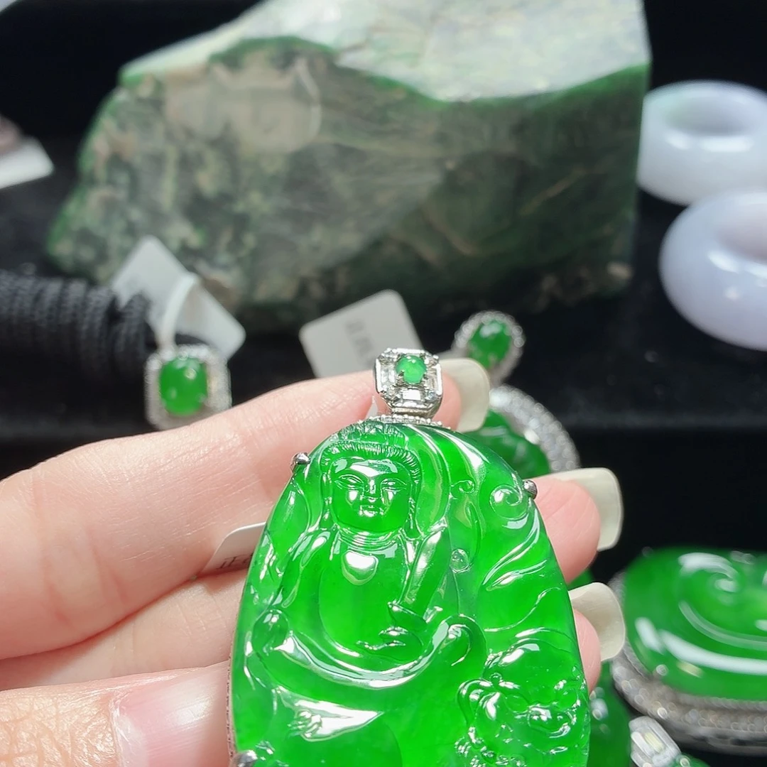 翡翠未镶嵌颈饰11