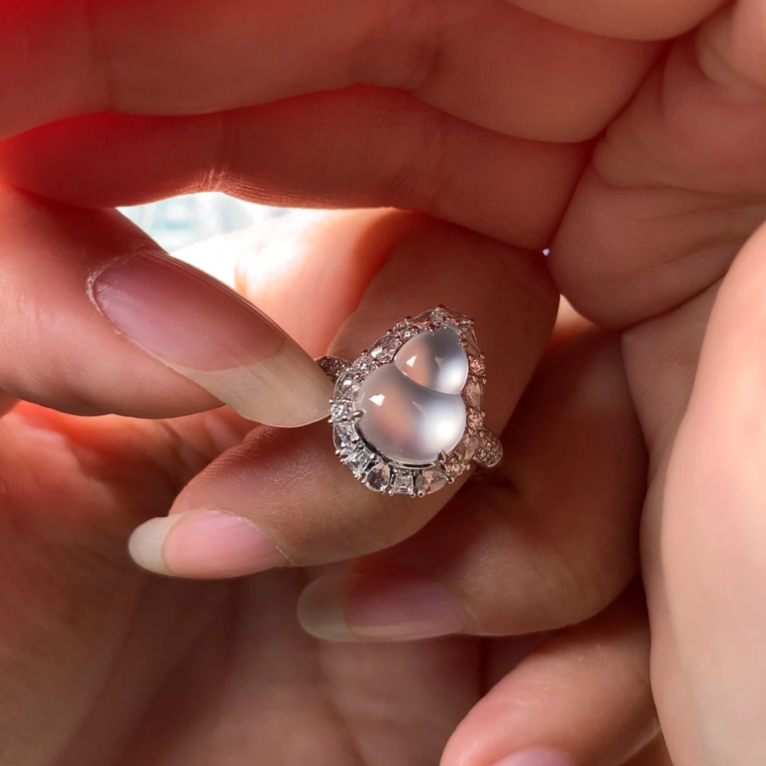 颈饰18K金镶嵌翡翠葫芦戒指