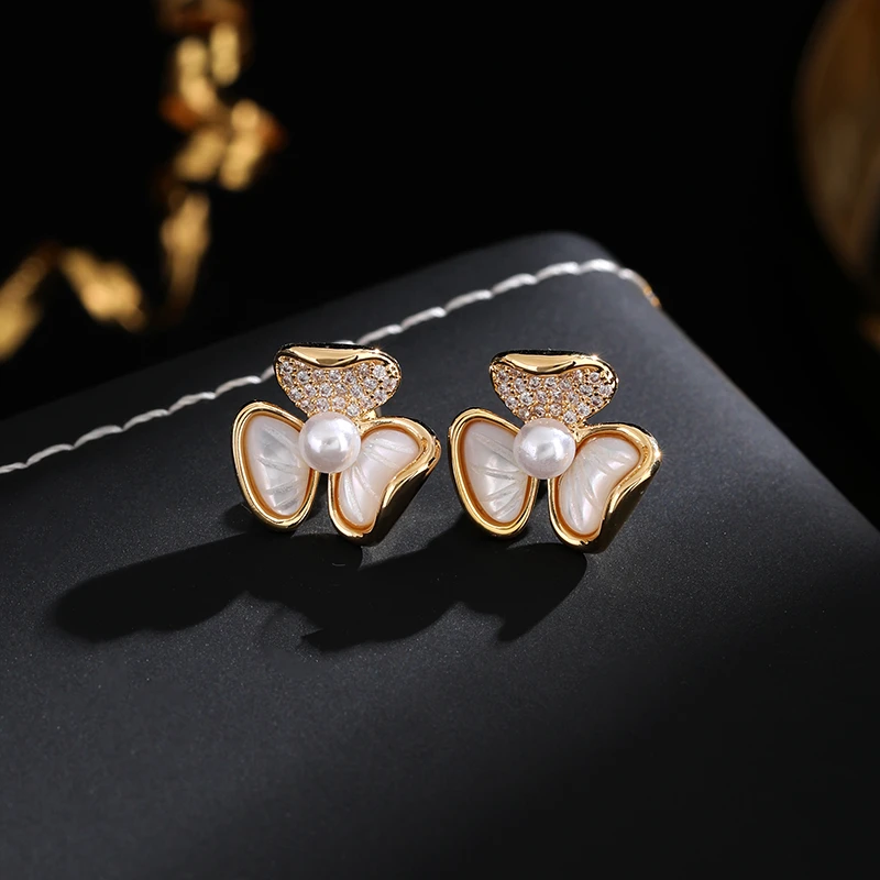 铜合金耳饰 《货号7630》轻奢时尚精致三瓣花耳钉