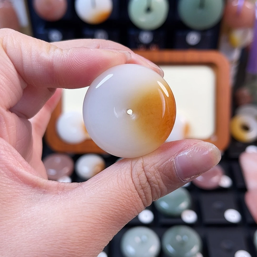 颈饰未镶嵌石英质玉流*瓜