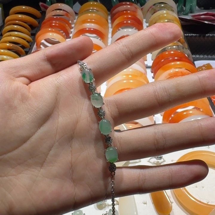 芹***芹石英质玉未镶嵌吊坠(不含链)