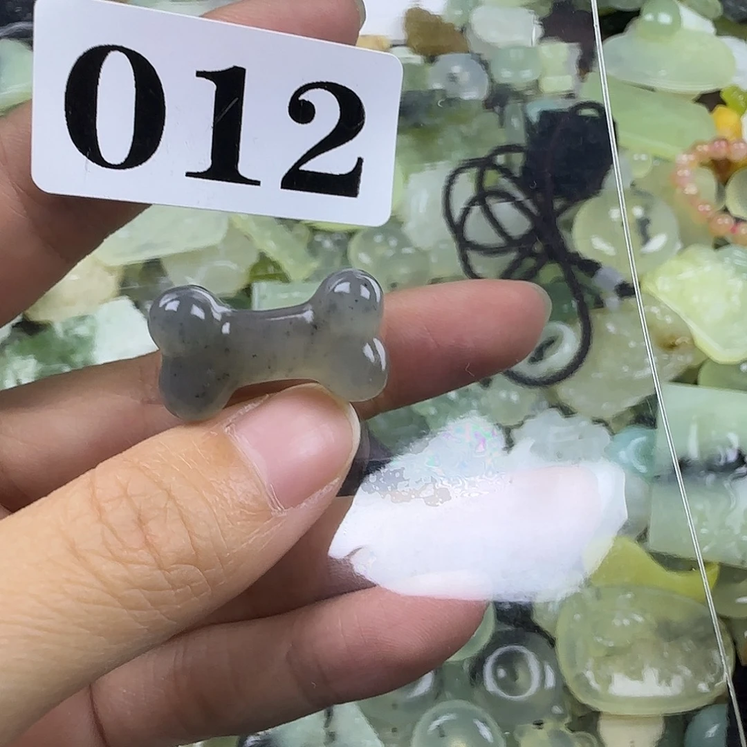 蛇纹石玉未镶嵌岫玉吊坠