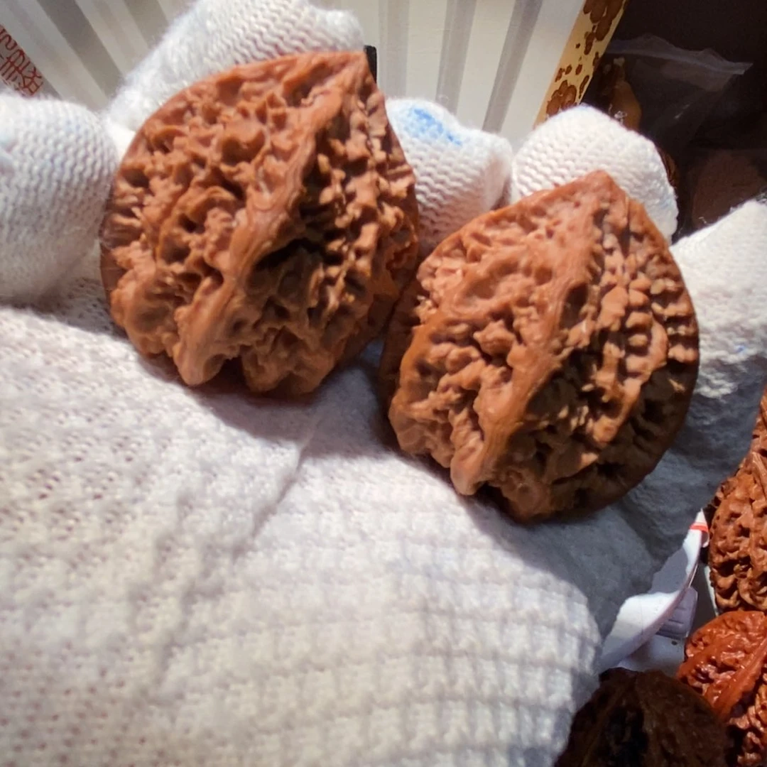 新***.文玩核桃把件水龙纹