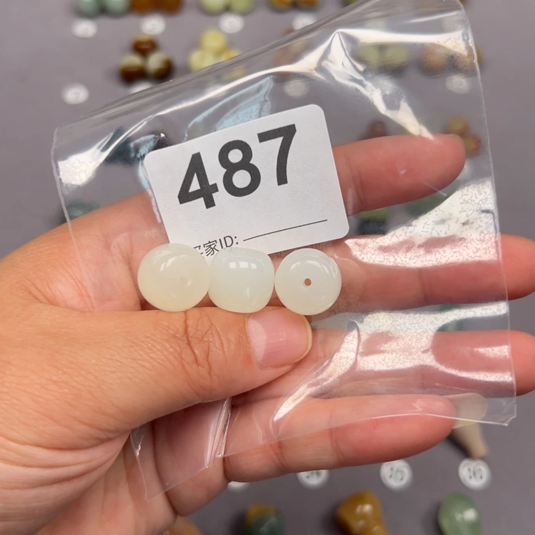 未镶嵌蛇纹石玉颈饰锅***士