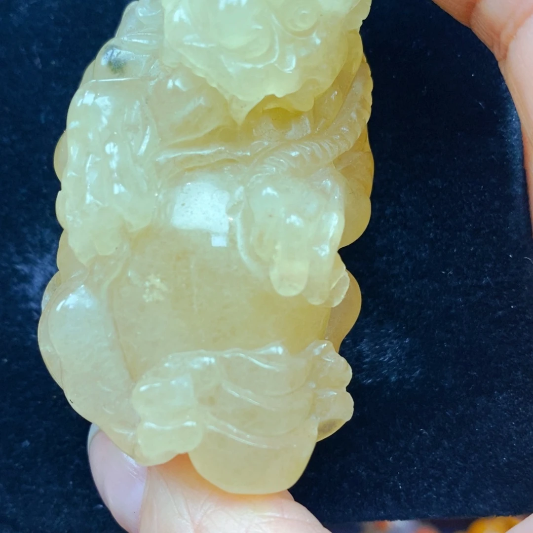 未镶嵌石英质玉（黄龙玉）颈饰