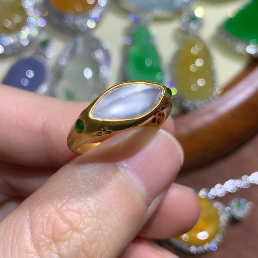 翡翠戒指18K金镶嵌戒指