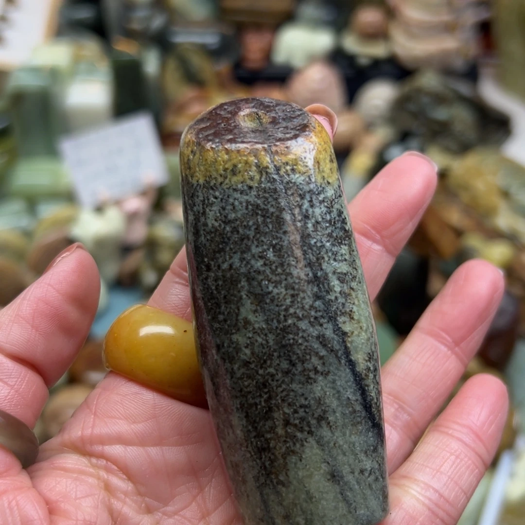 岫岩河磨玉（透闪石质玉）未镶嵌颈饰河磨玉手玩勒子