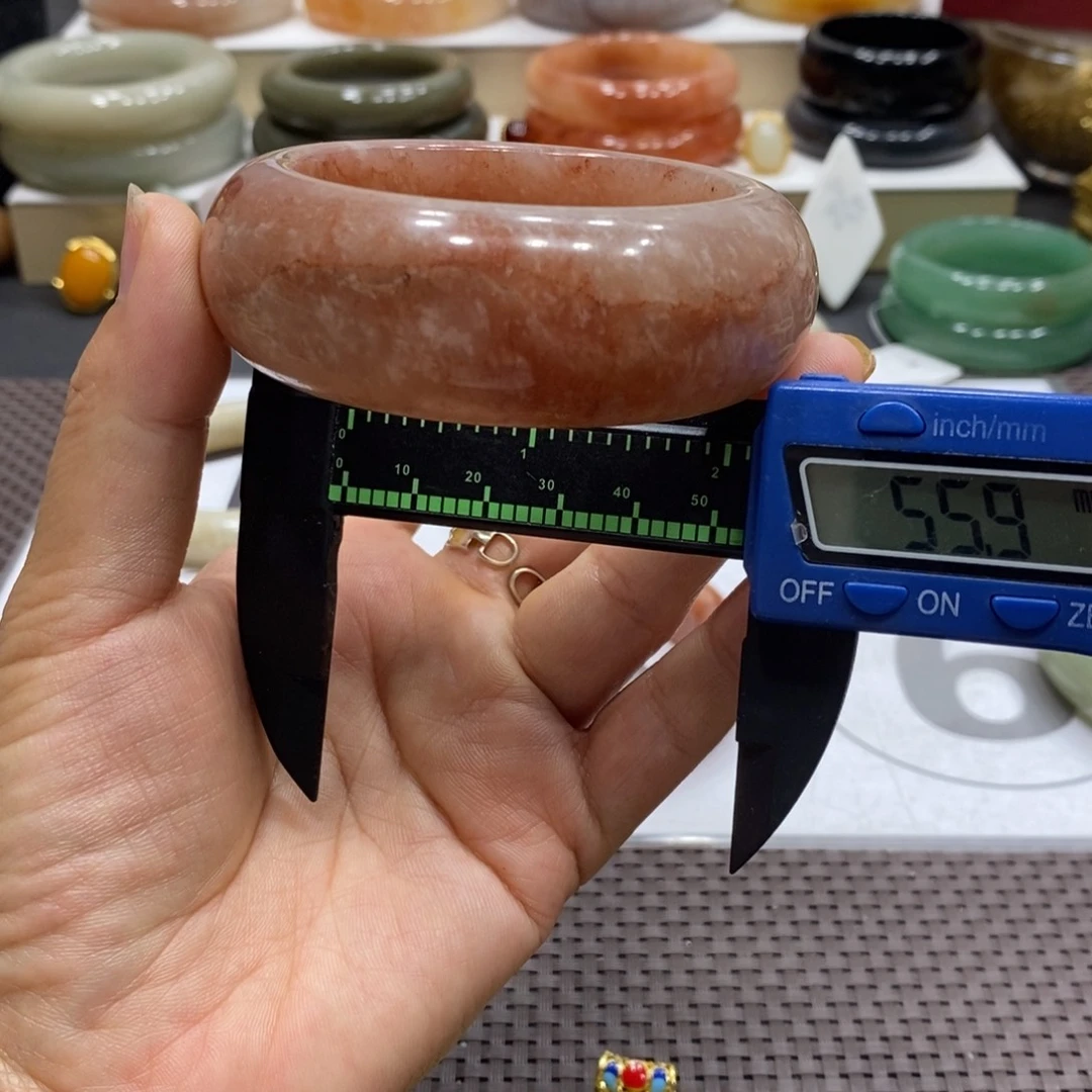 未镶嵌手镯石英岩玉
