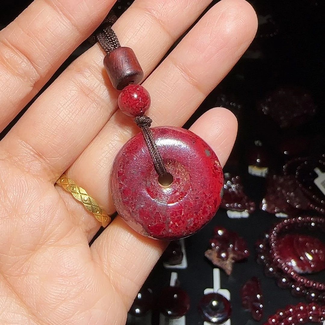 天然辰砂朱砂原矿石吊坠23.7克