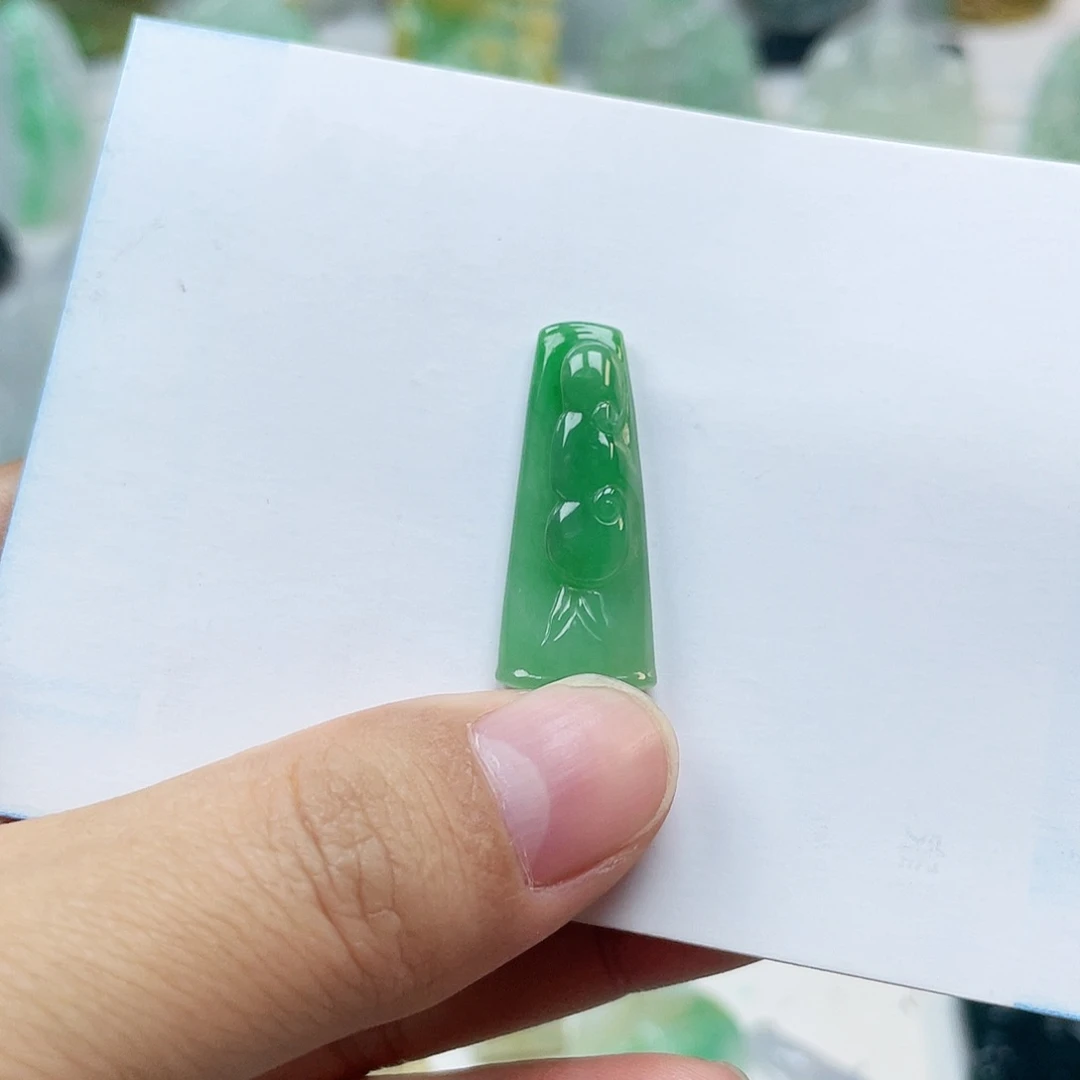 翡翠颈饰未镶嵌竹节如意