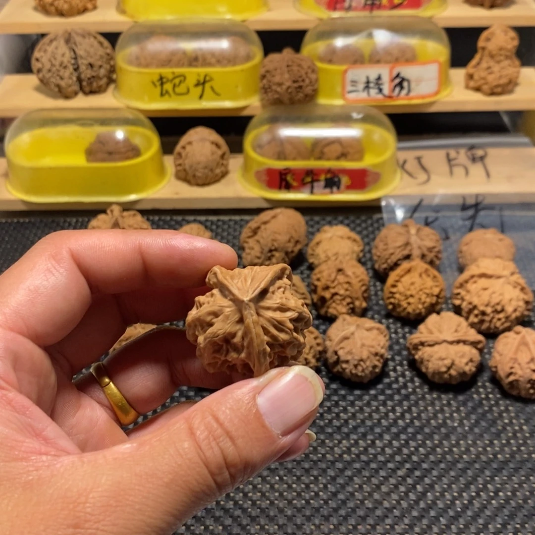 鲁***吃吊坠文玩核桃核桃异形
