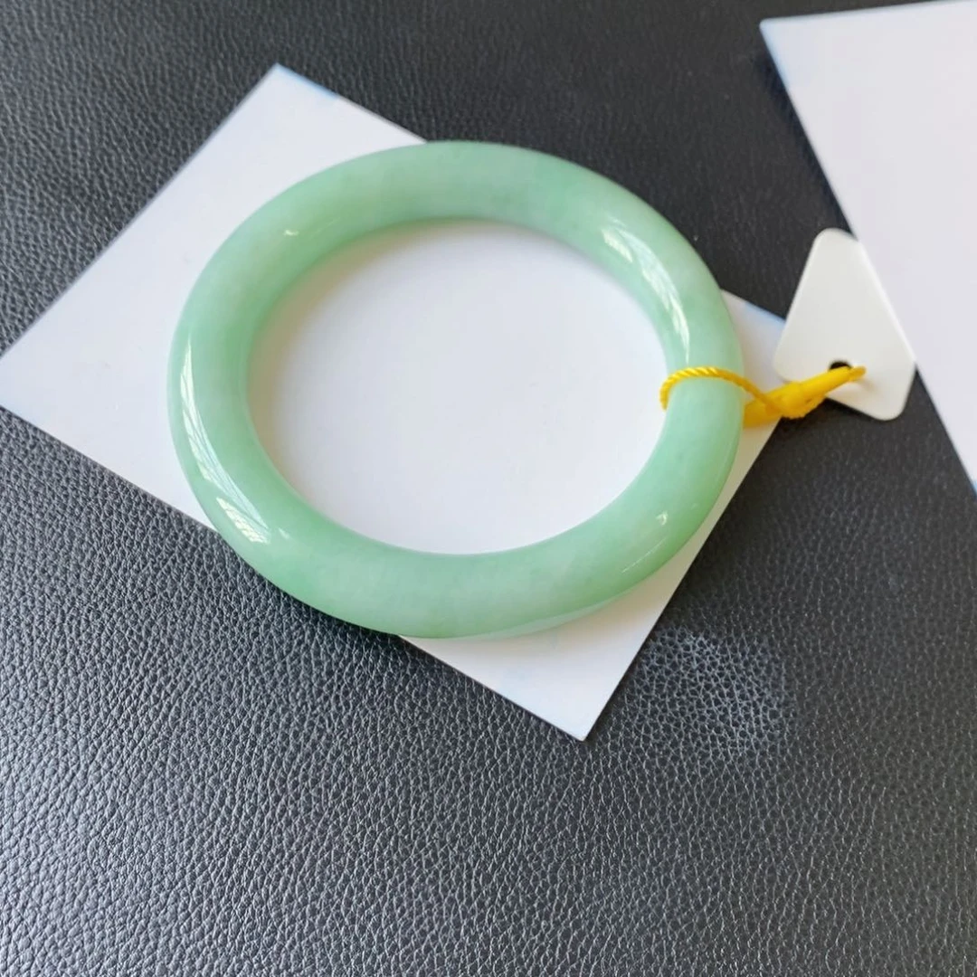 翡翠手镯未镶嵌衡****行11111111111111