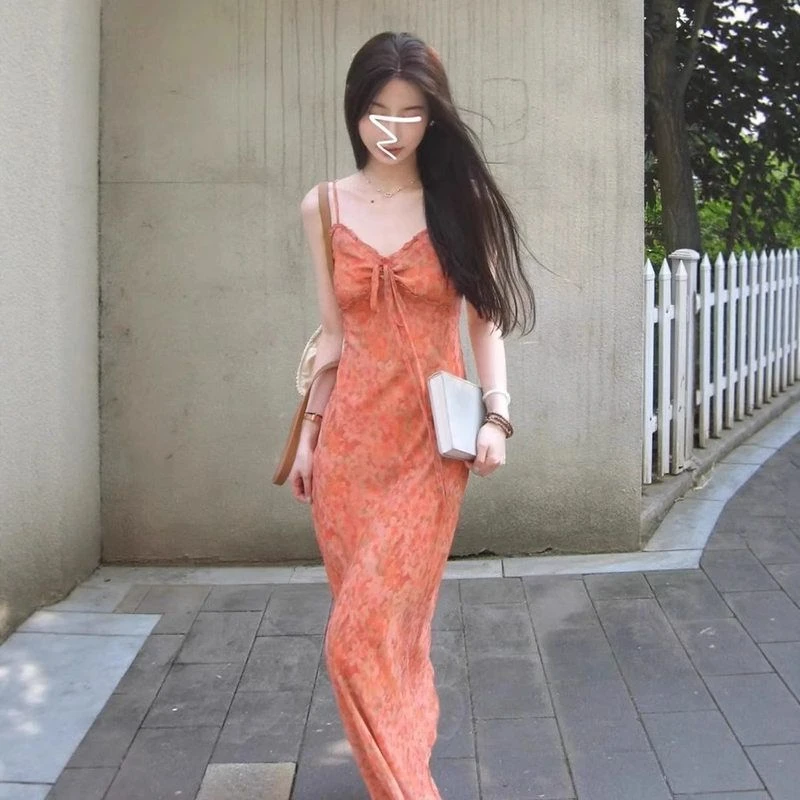 海边度假碎花女高级感夏季2025新款连衣长裙多巴胺法式吊带连衣裙