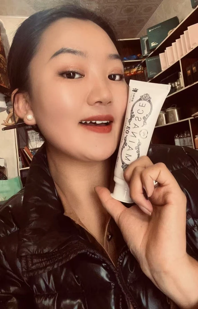 魅娜偲钻石抛光亮白牙膏