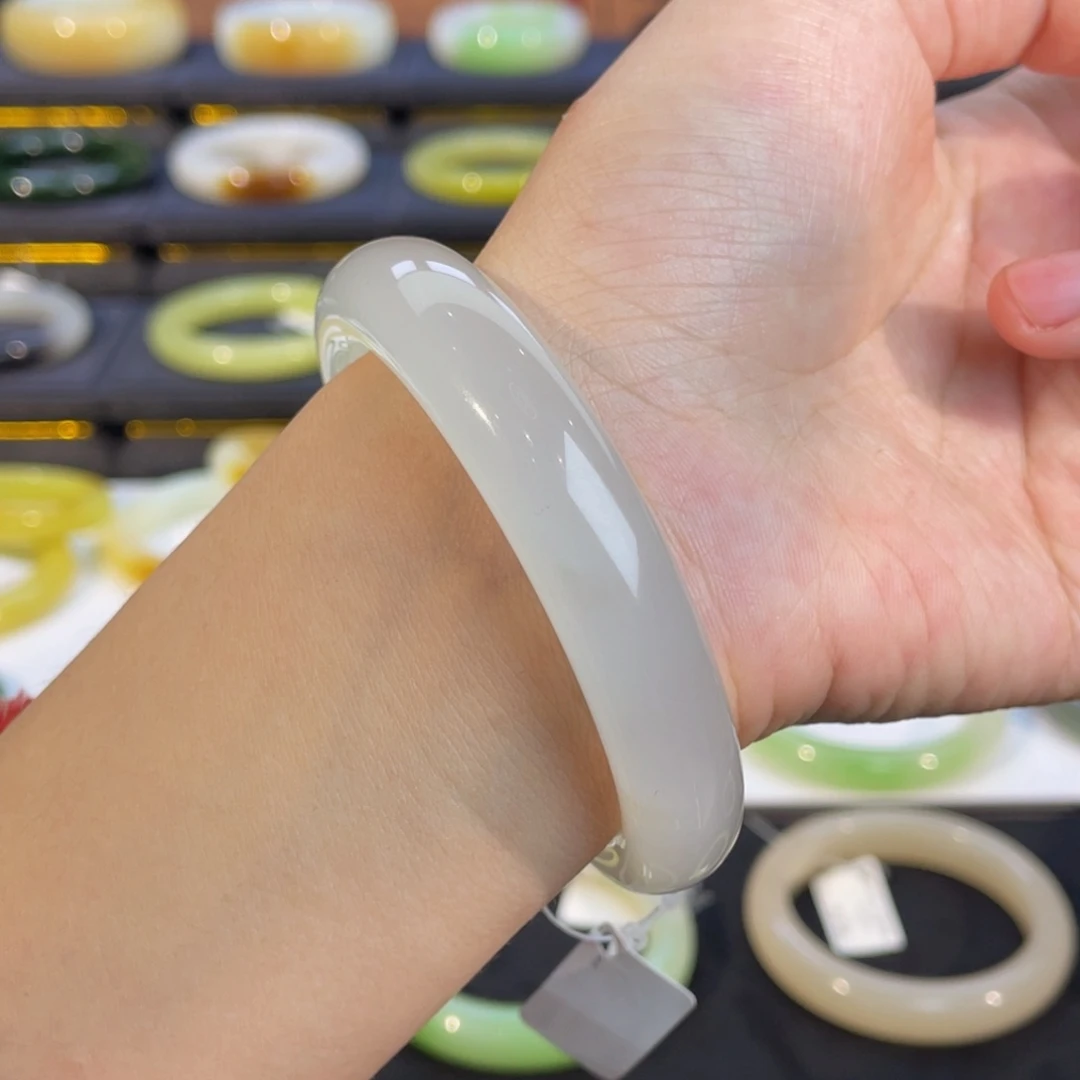 未镶嵌手镯和田玉高冰白