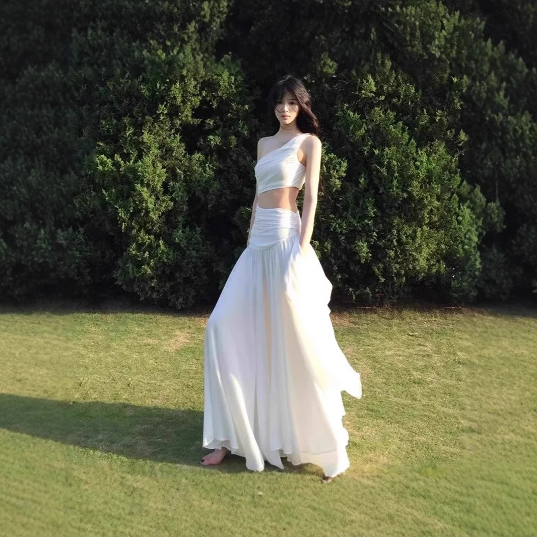 法式小众高级清冷感白色斜肩露腰连衣裙女海边度假氛围感超仙长裙