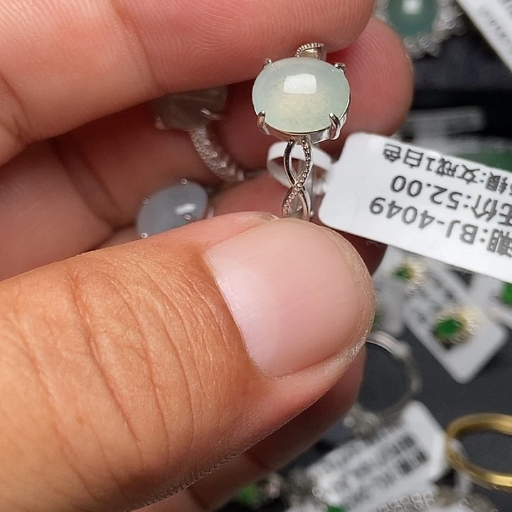 颈饰未镶嵌翡翠戒指
