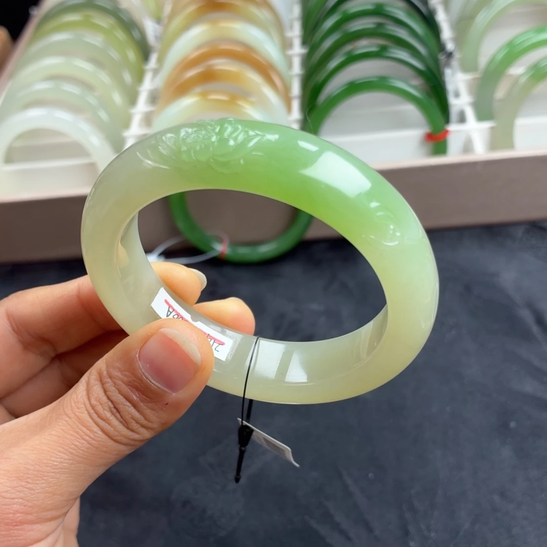 和田玉未镶嵌手镯