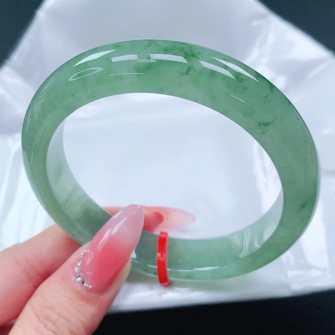 翡翠手镯未镶嵌56圈