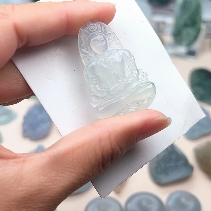 翡翠未镶嵌颈饰渡母