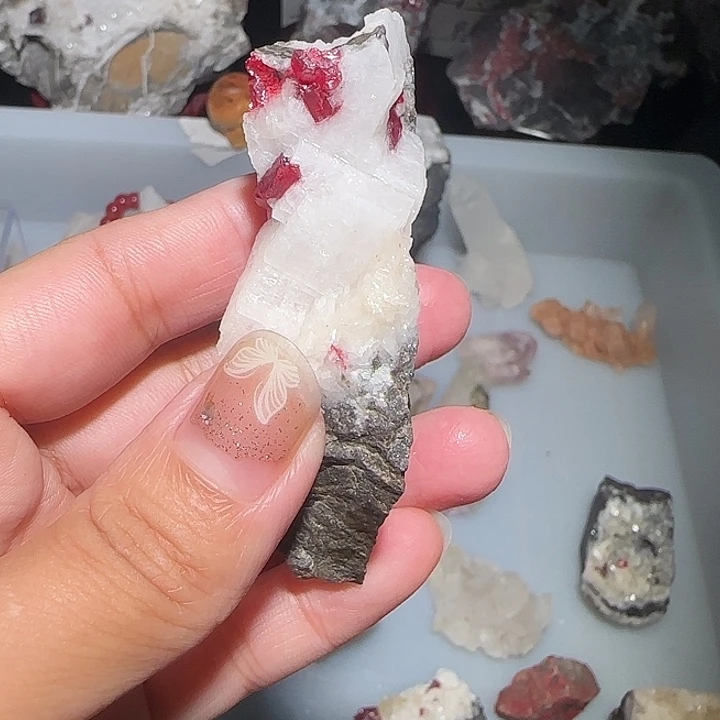 天然辰砂天然朱砂原石毛料