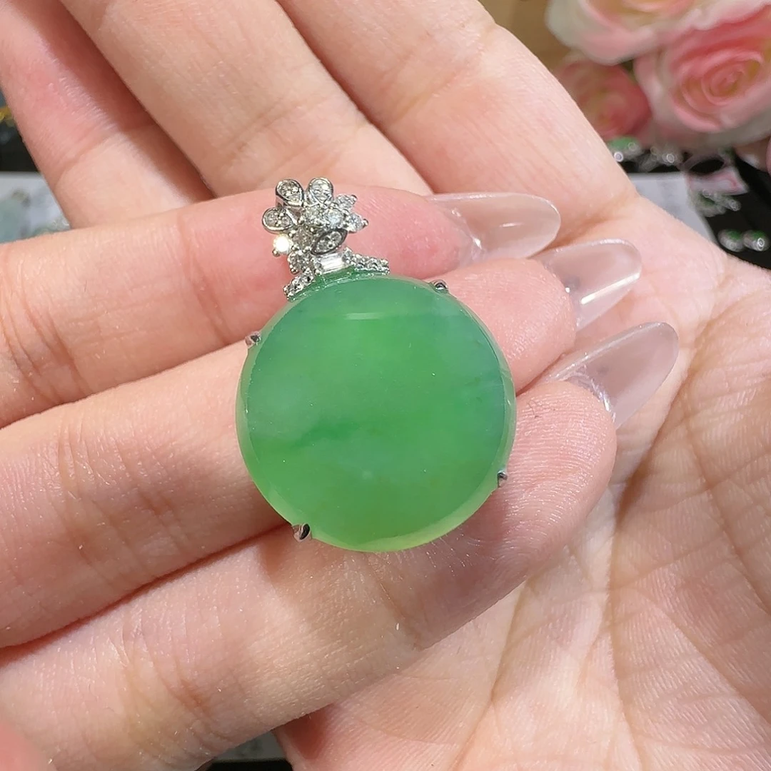 【闪购商品】颈饰18K金镶嵌翡翠