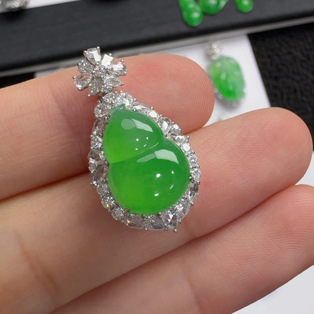 翡翠18K金镶嵌吊坠(不含链)葫芦