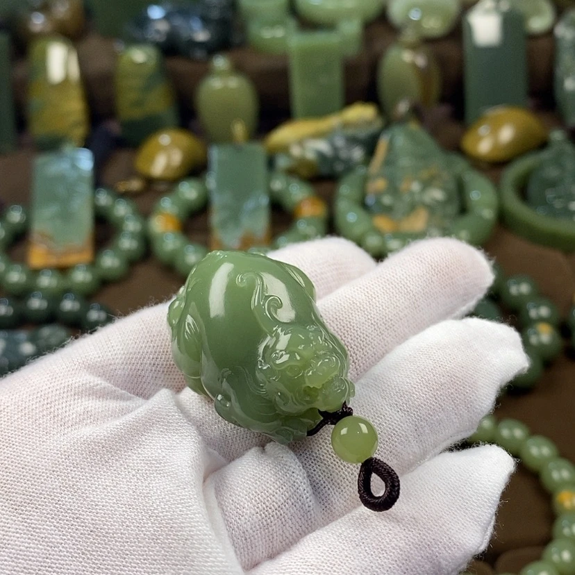 【闪购商品】岫岩老玉（透闪石质玉）未镶嵌颈饰海*?