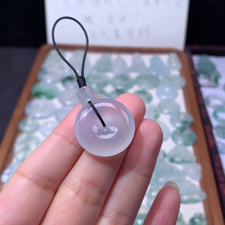 颈饰未镶嵌翡翠冰种平安扣