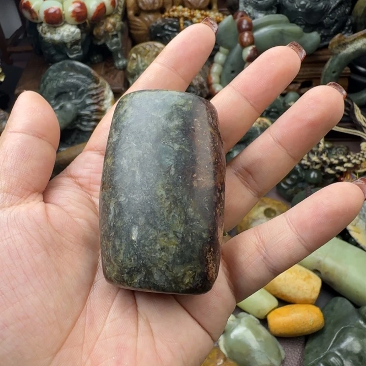 透闪石质玉未镶嵌珠宝奇石