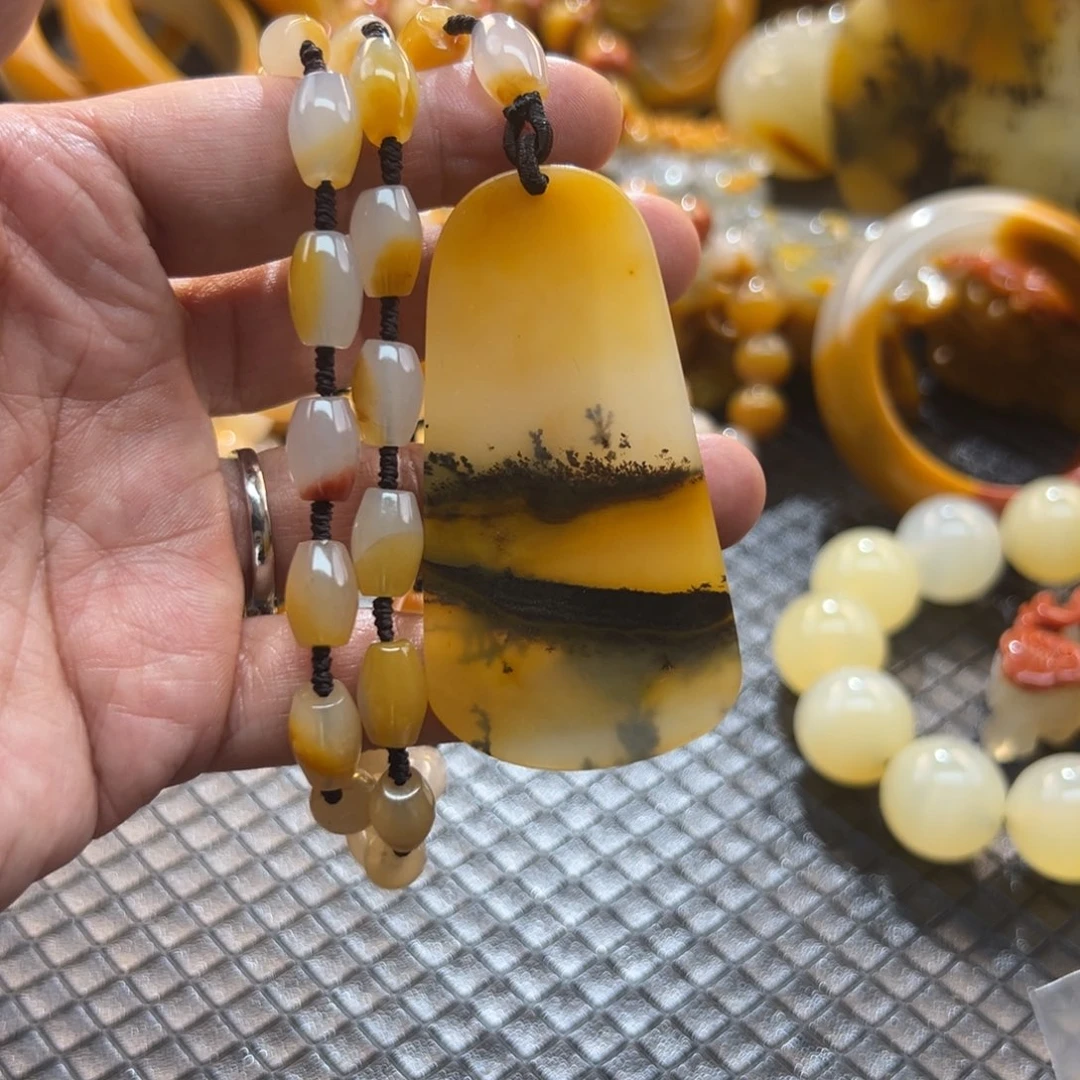 石英质玉未镶嵌颈饰