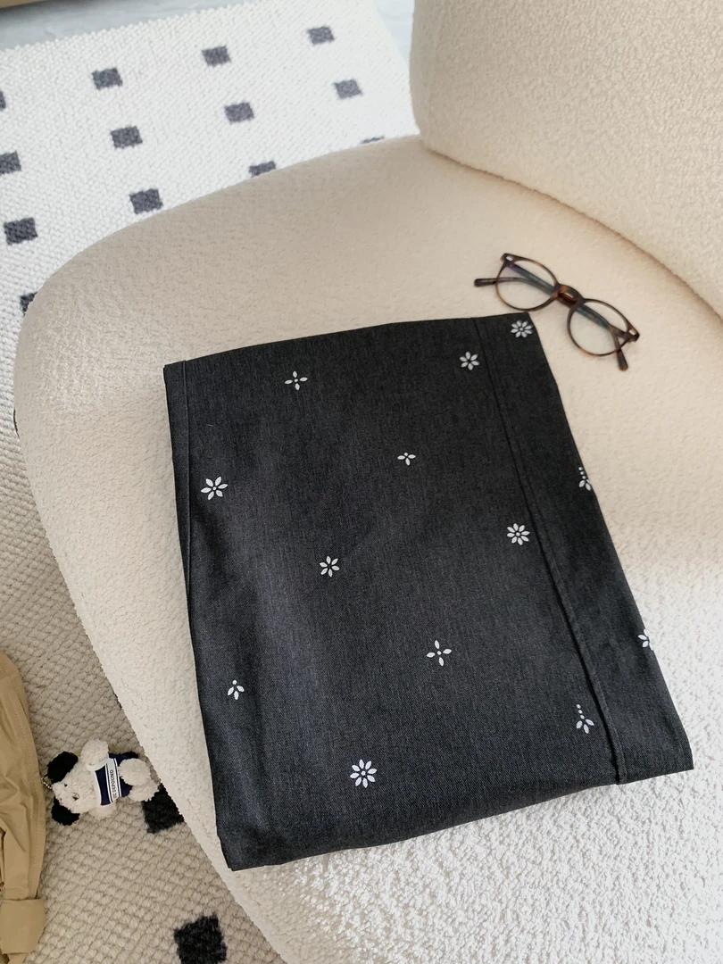 JIREH以乐(o^^o)  韩货 高质感炭黑星星碎花裤