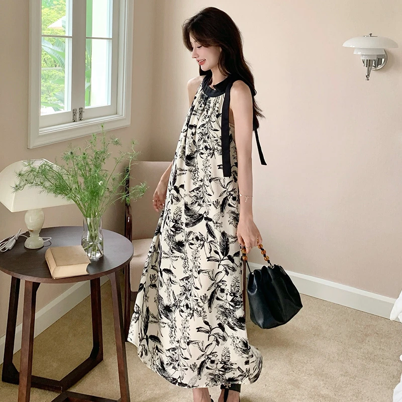 法式水墨碎花无袖挂脖露肩连衣裙女夏2025新款温柔风海边度假长裙
