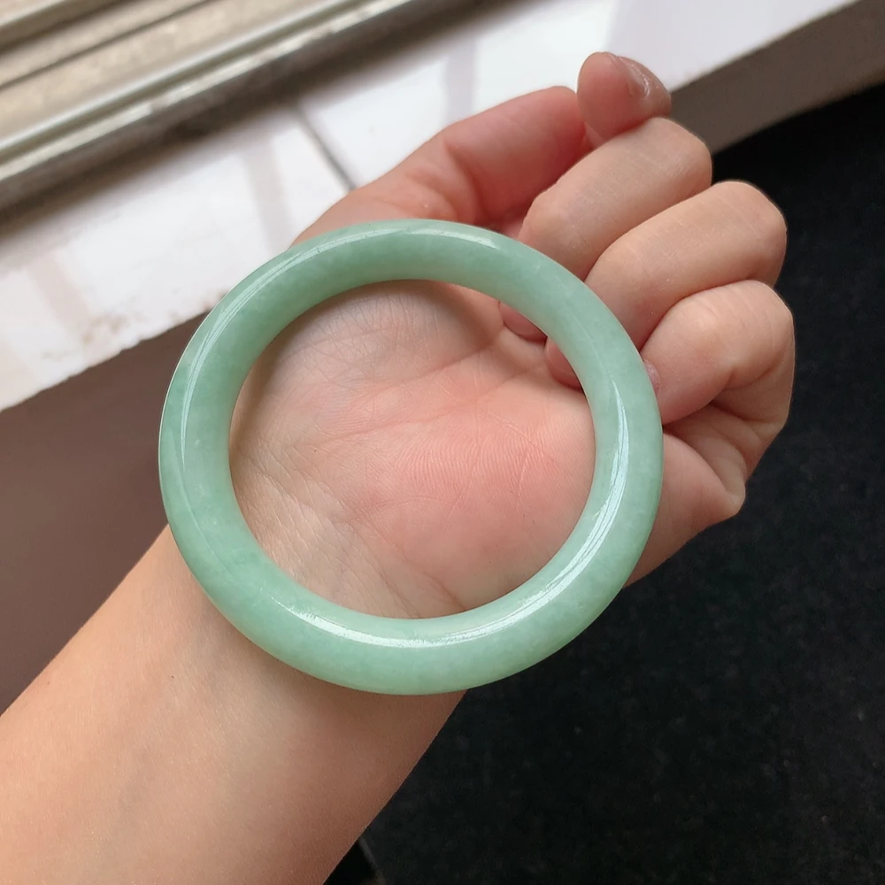 1733号  缅甸天然A货翡翠手镯52小圈口满色果绿圆条手镯