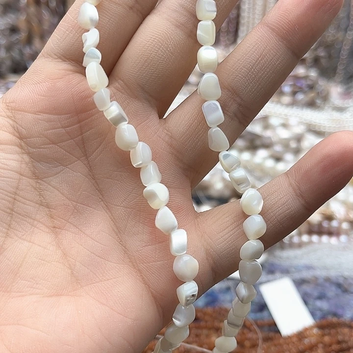 未镶嵌玛瑙/玉髓珠宝半成品一条白蝶贝碎石