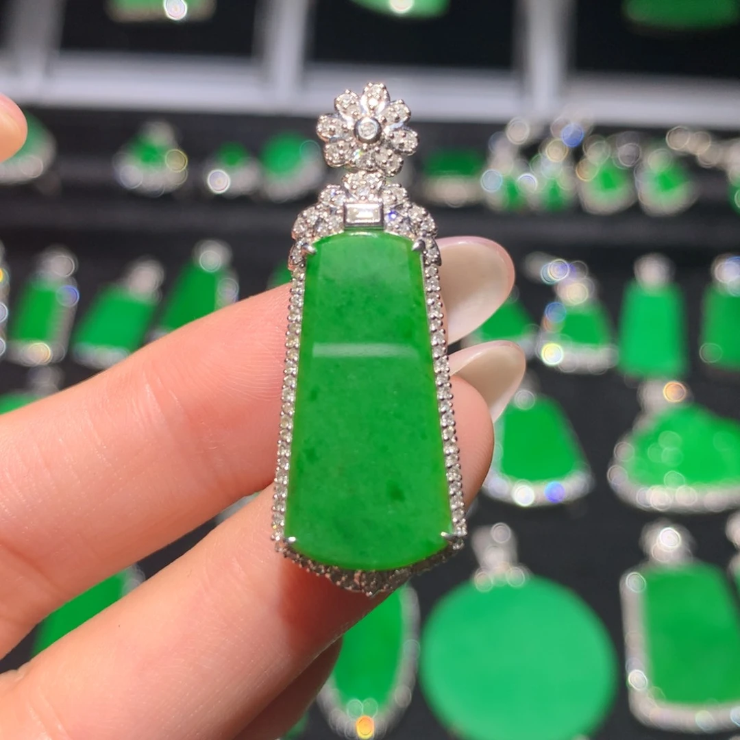 翡翠18K金镶嵌颈饰翡翠