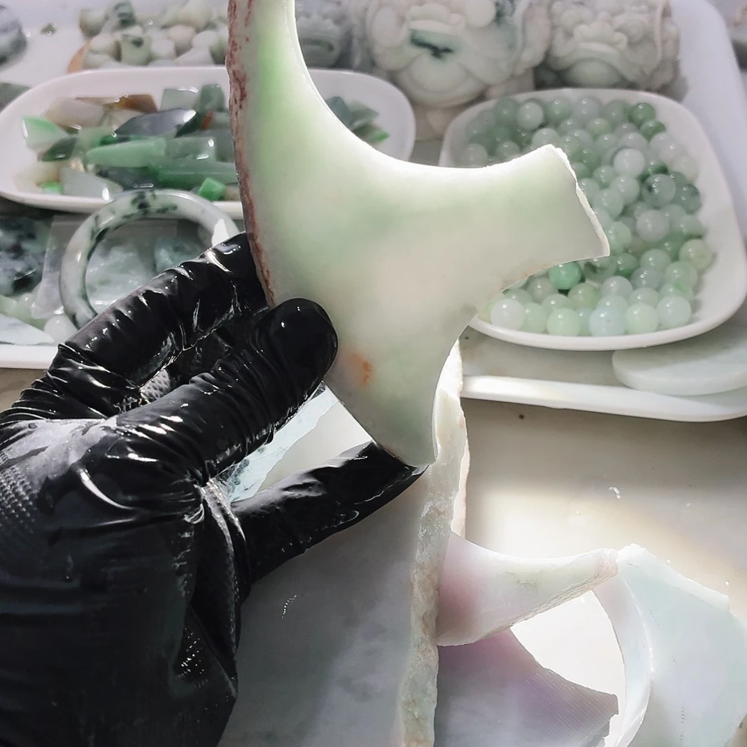 翡翠未镶嵌颈饰边角料