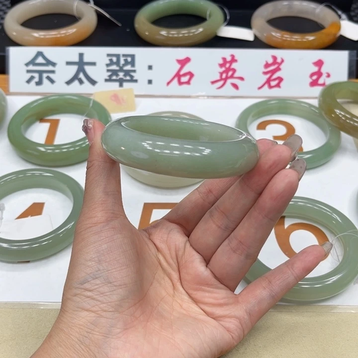 未镶嵌手镯石英质玉小*?