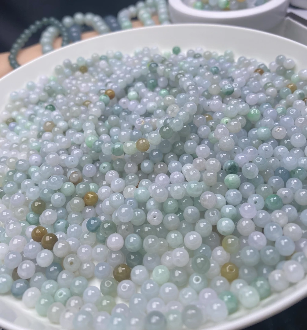 天然翡翠三彩玉珠卡5.4（60颗）