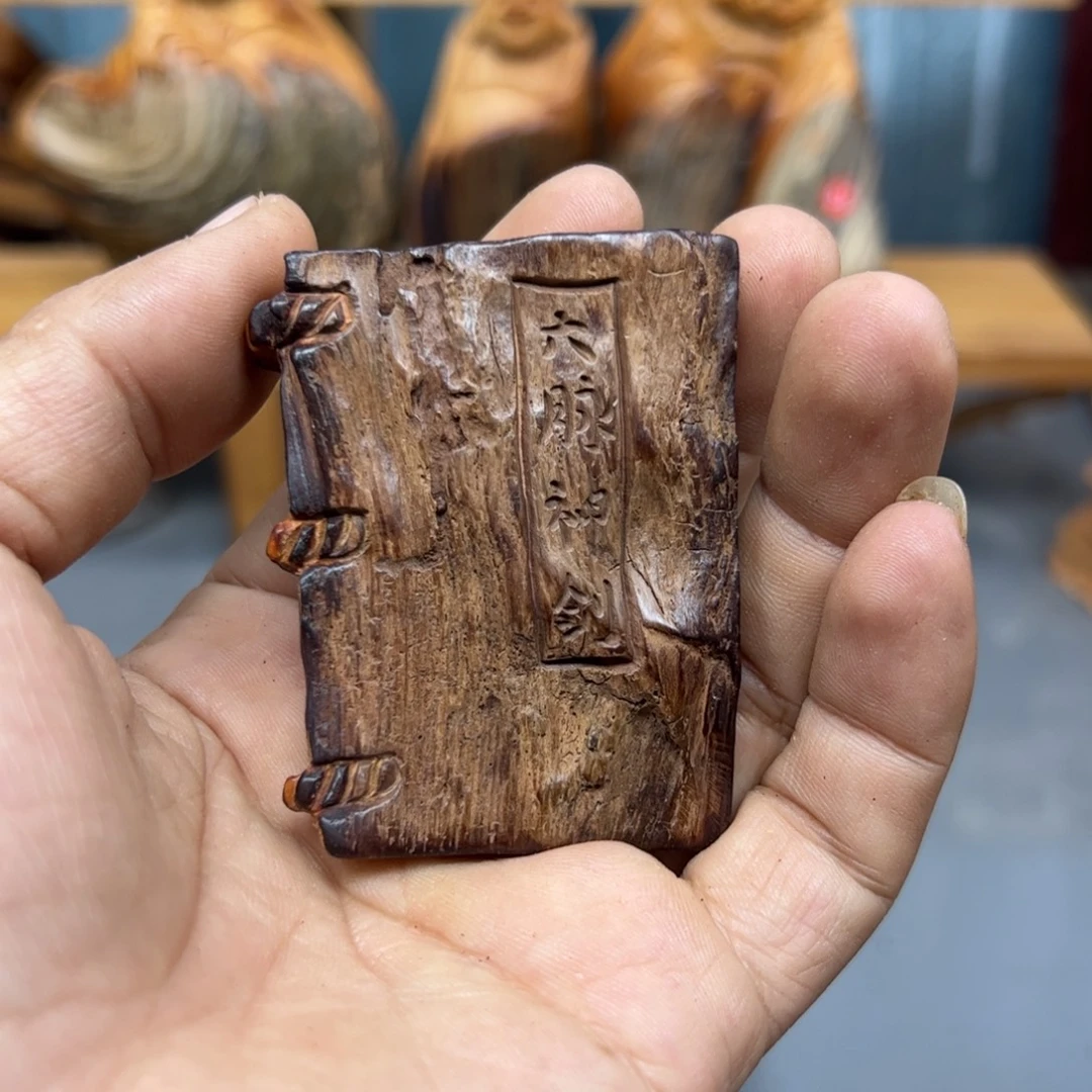 宽***士木崖柏木摆件手把件