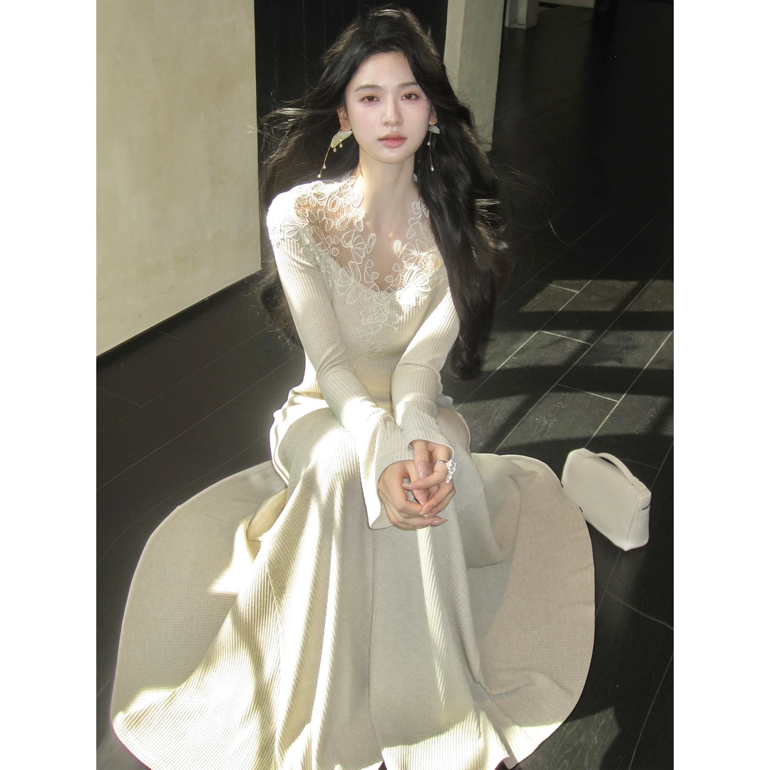 不知雪温柔氛围感蕾丝v领针织连衣裙收腰显瘦a摆长裙