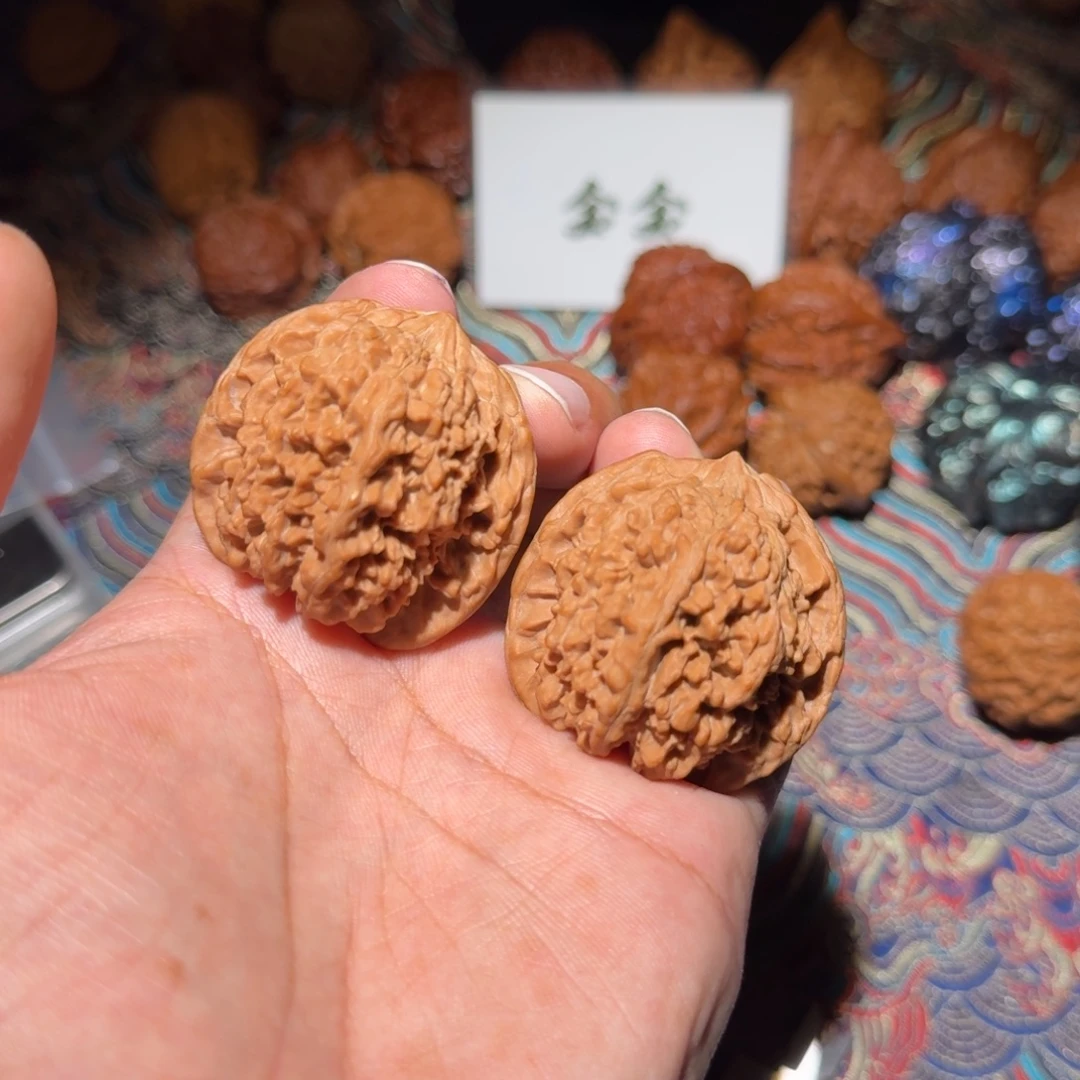 文玩核桃把件243满天星，尺寸42 40 41