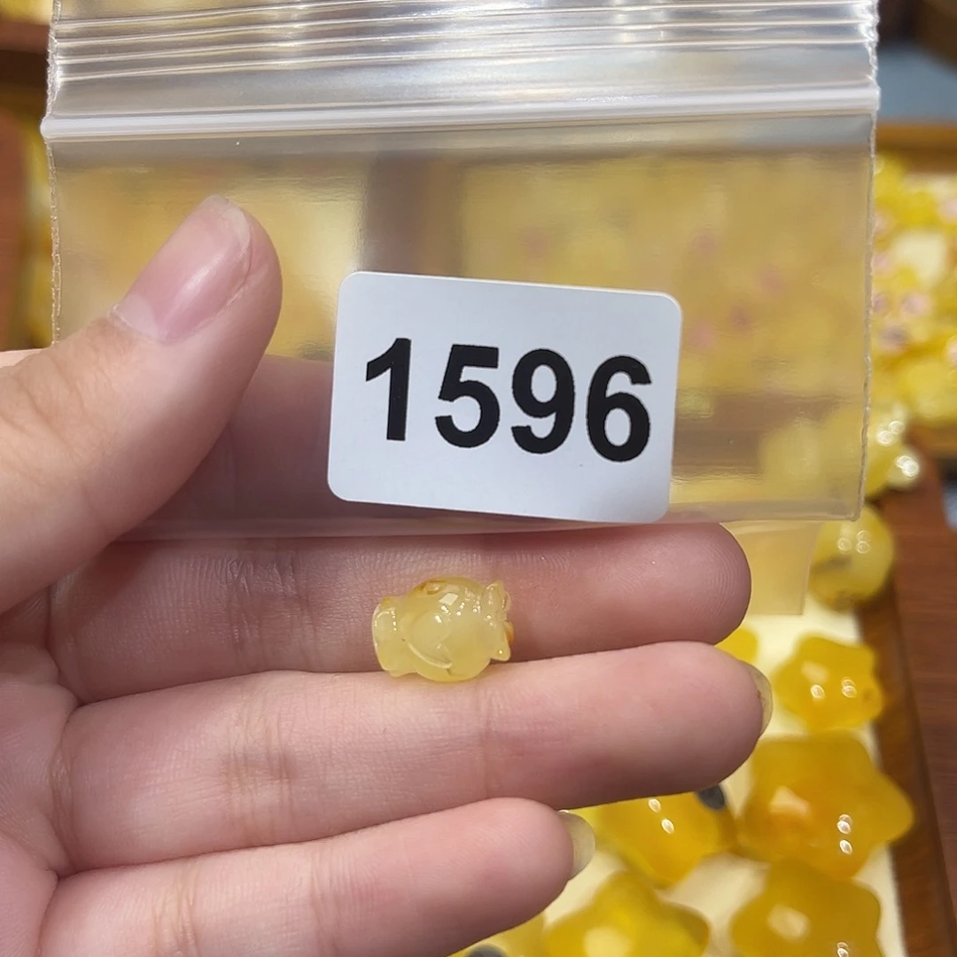 琥珀珠宝奇石未镶嵌