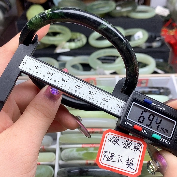 蛇纹石玉手镯未镶嵌828