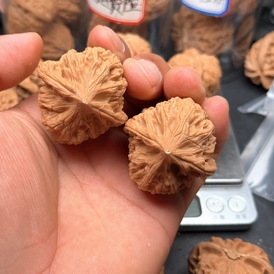 文玩核桃把件鸡心