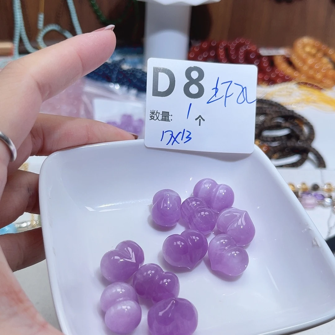 未镶嵌锂辉石          D8。