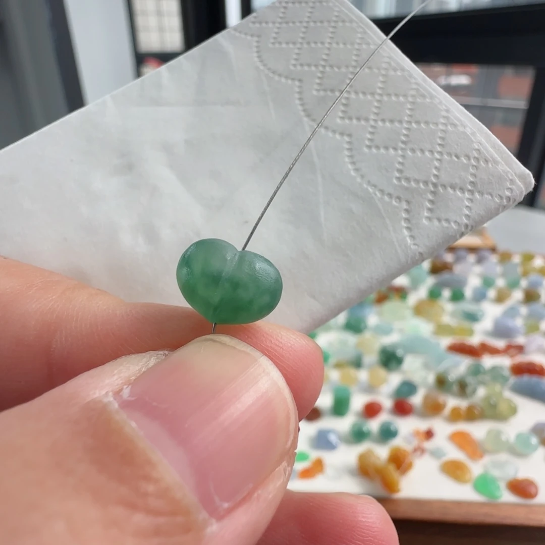 未镶嵌定制翡翠如*。定制翡翠毛货不退不换