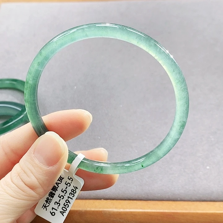 翡翠未镶嵌手镯（圆镯）
