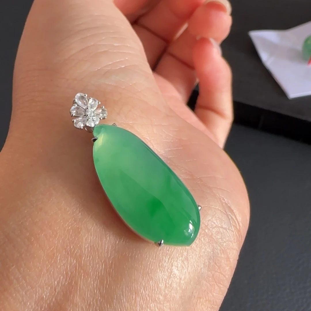 翡翠颈饰18K金镶嵌福瓜