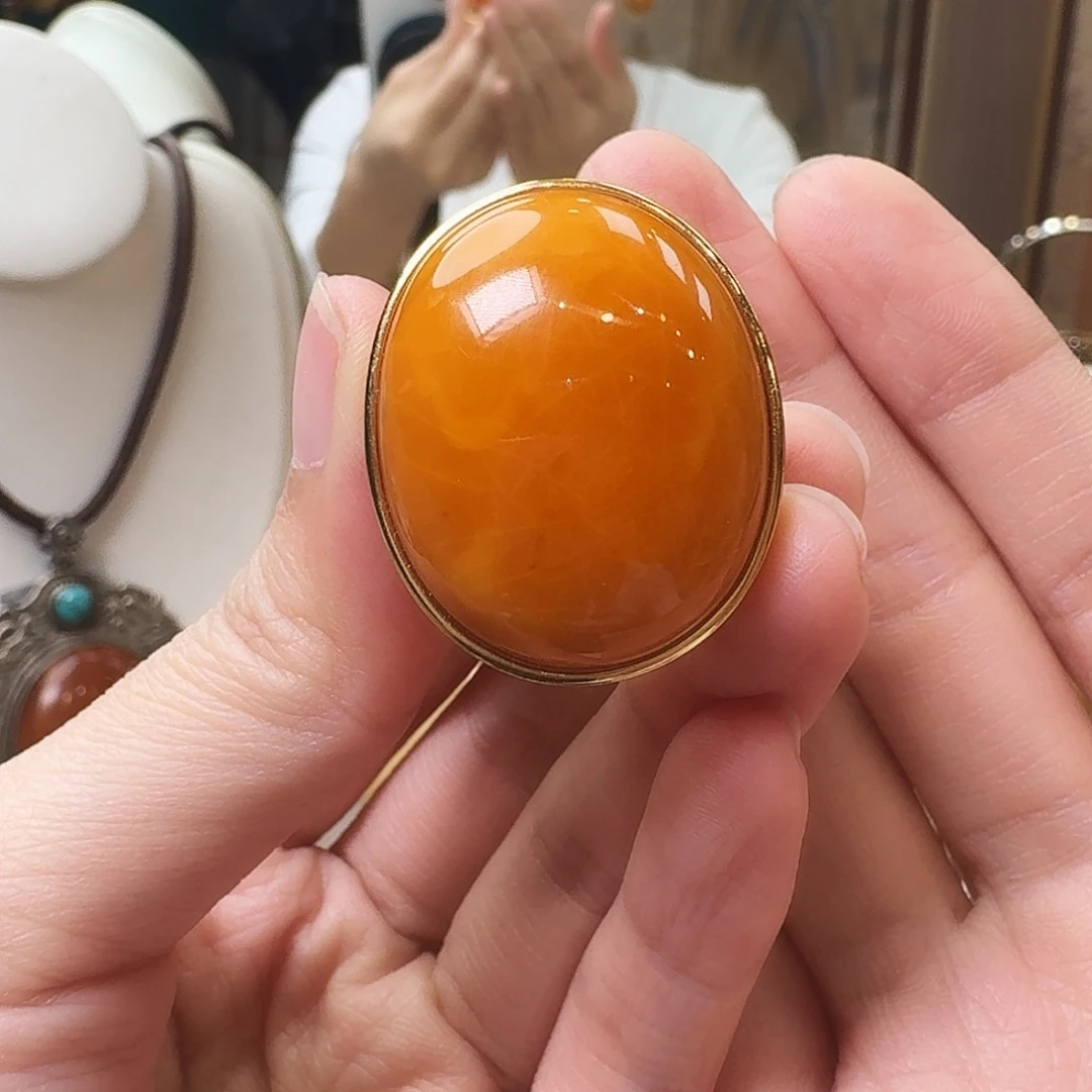 琥珀未镶嵌颈饰戒指